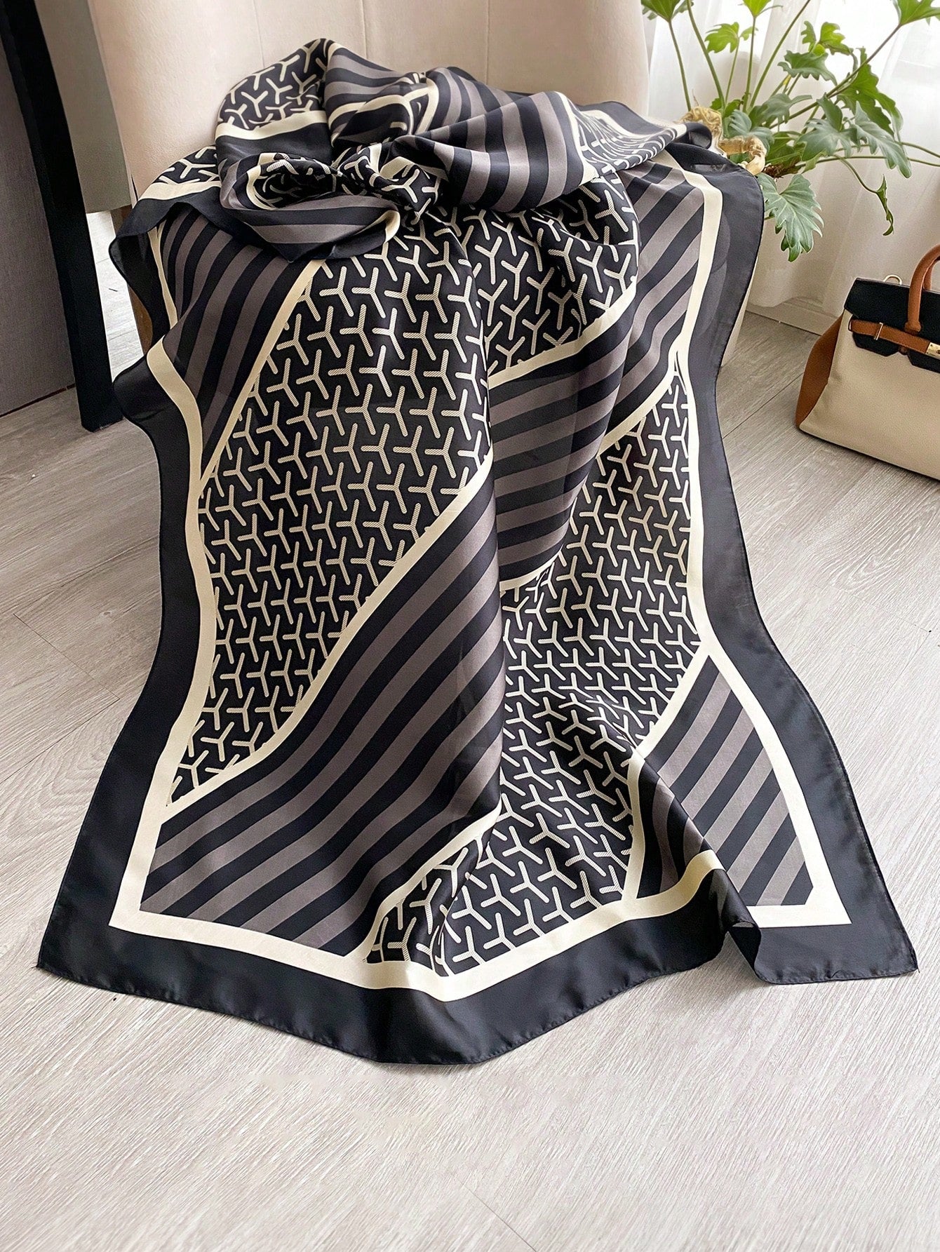 SHEIN Geometric Print Faux Silk Scarf Versatile Beach Shawl Black