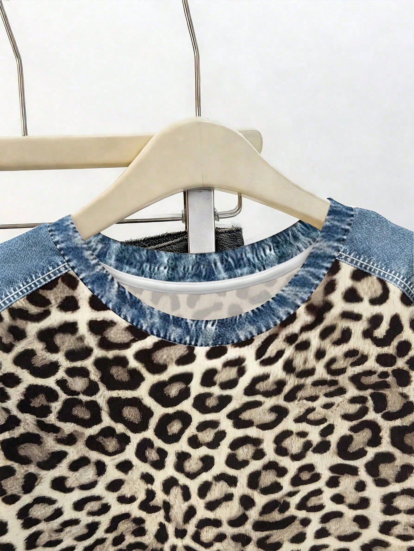 Resyla Women's Regular Fit Leopard Print Round Neck Short Sleeve T-Shirt