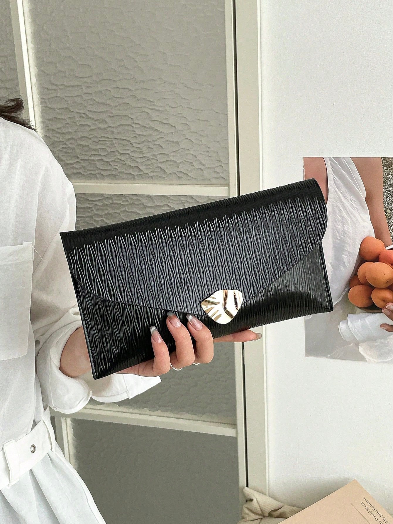 Women's Elegant Minimalist Metal Buckle Envelope Clutch Handbag