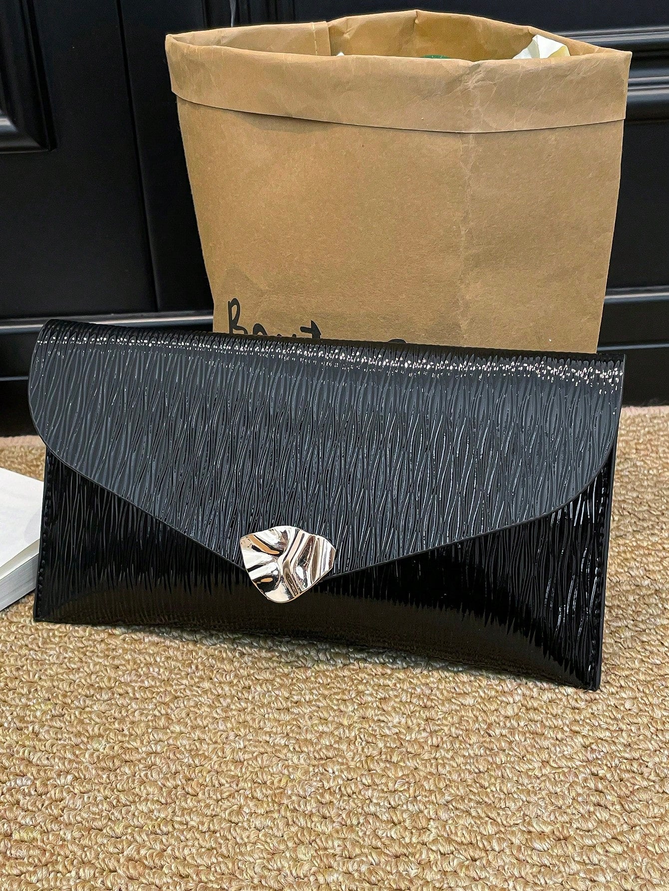 Women's Elegant Minimalist Metal Buckle Envelope Clutch Handbag