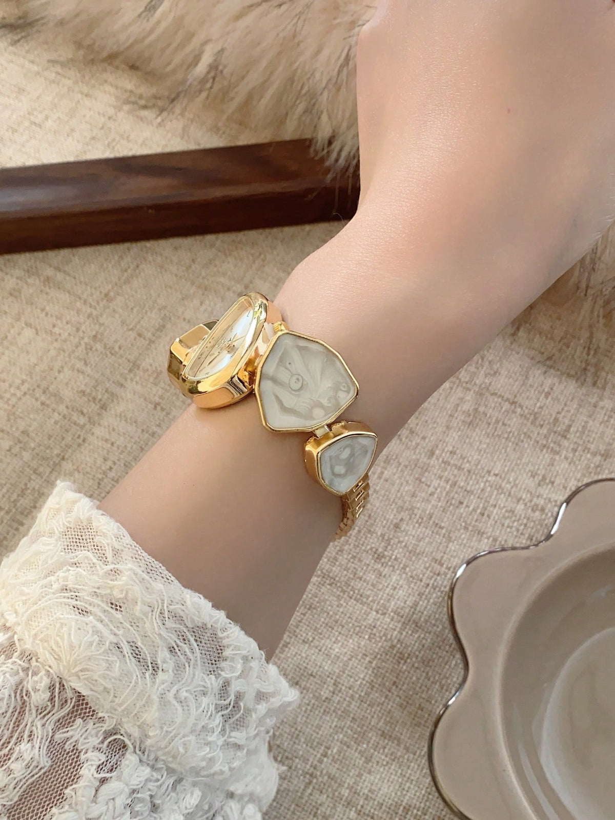 Women's Elegant Triangular Dial Quartz Wrist Watch