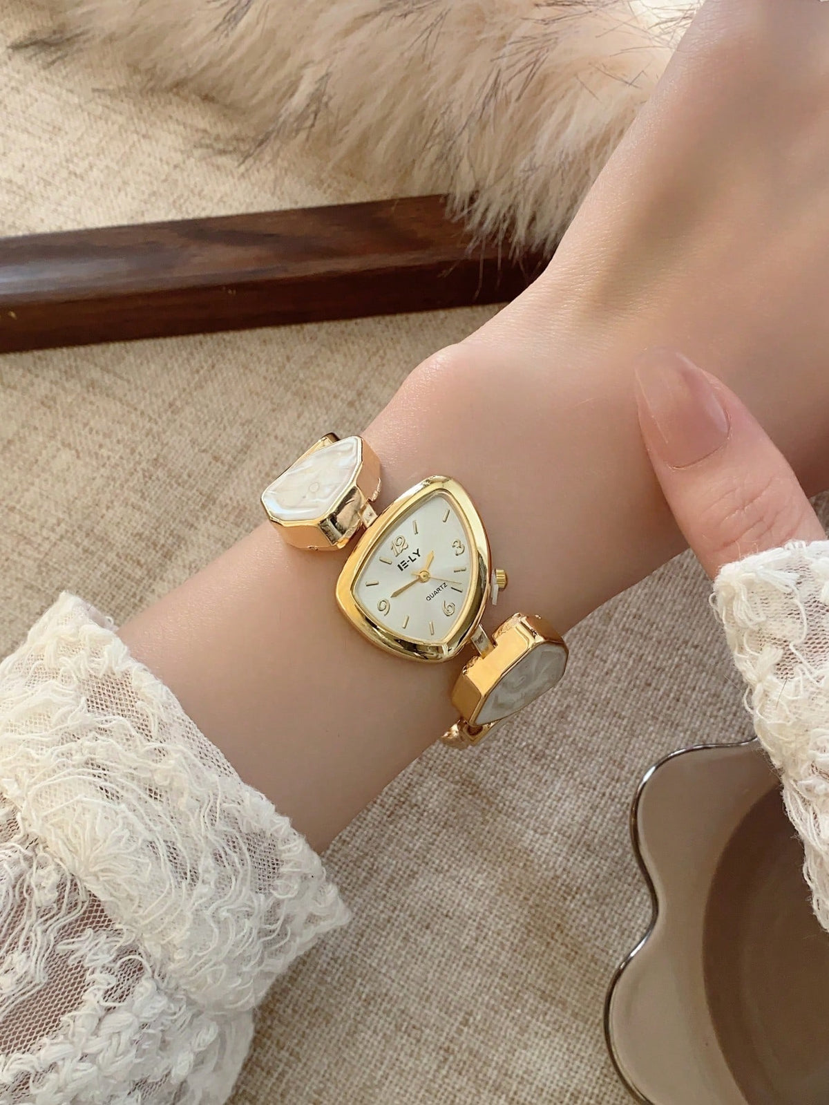 Women's Elegant Triangular Dial Quartz Wrist Watch
