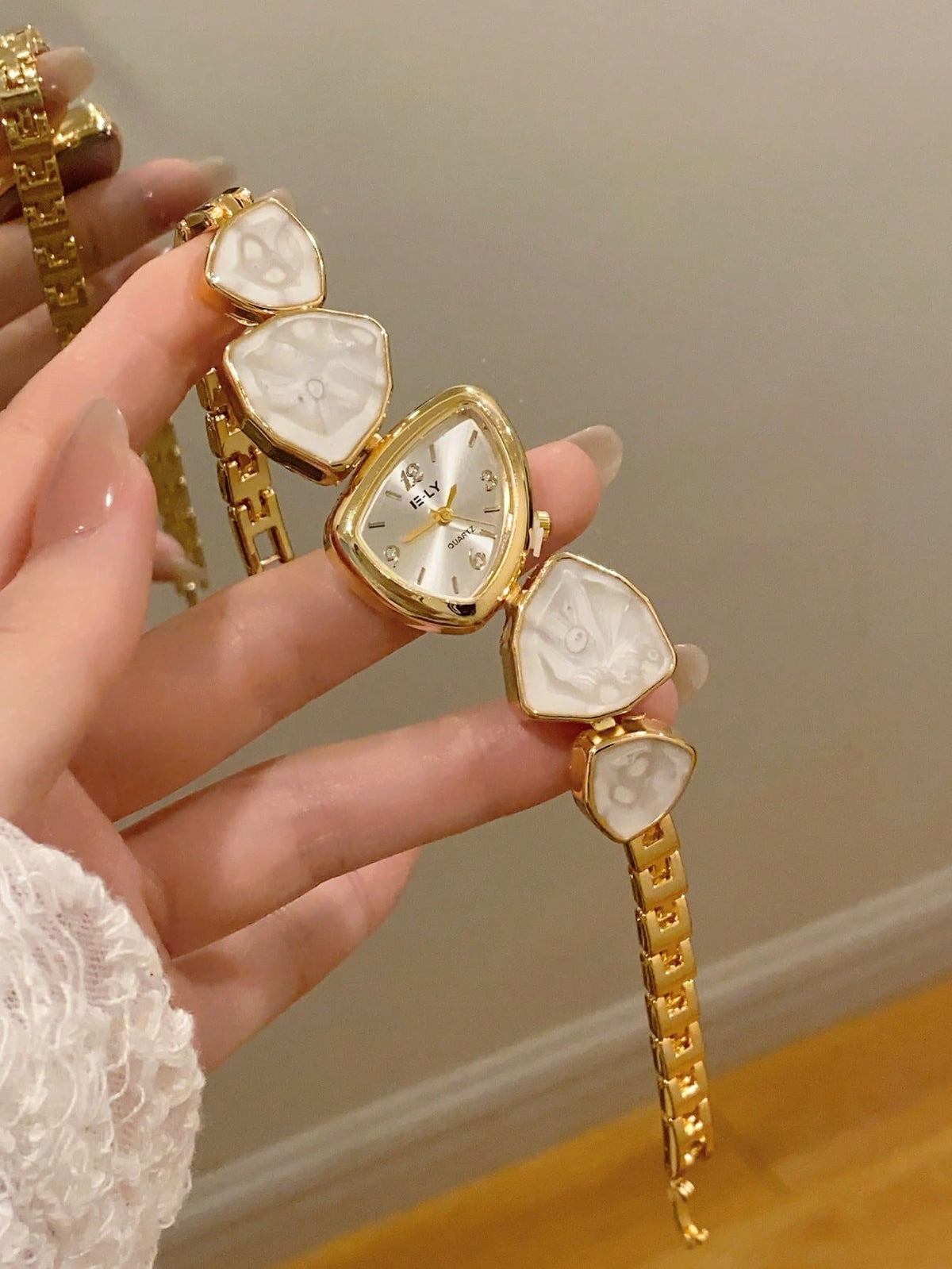 Women's Elegant Triangular Dial Quartz Wrist Watch