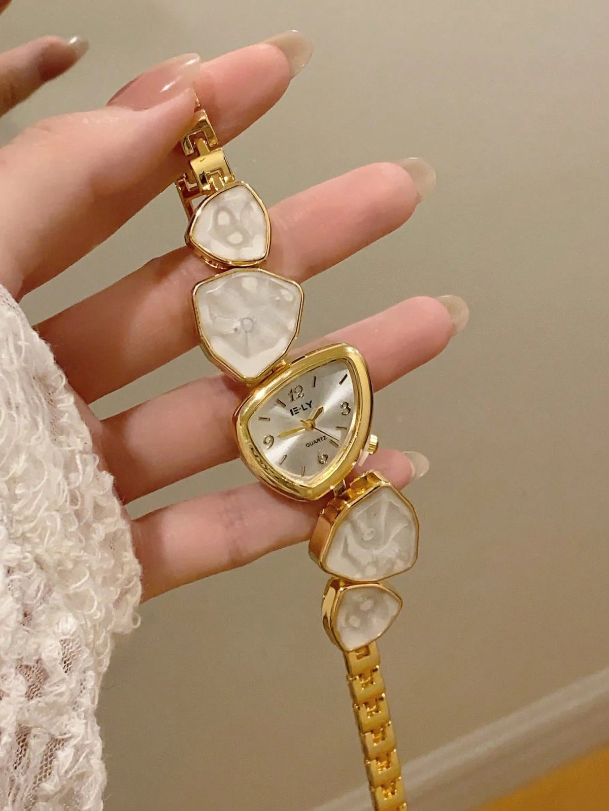 Women's Elegant Triangular Dial Quartz Wrist Watch