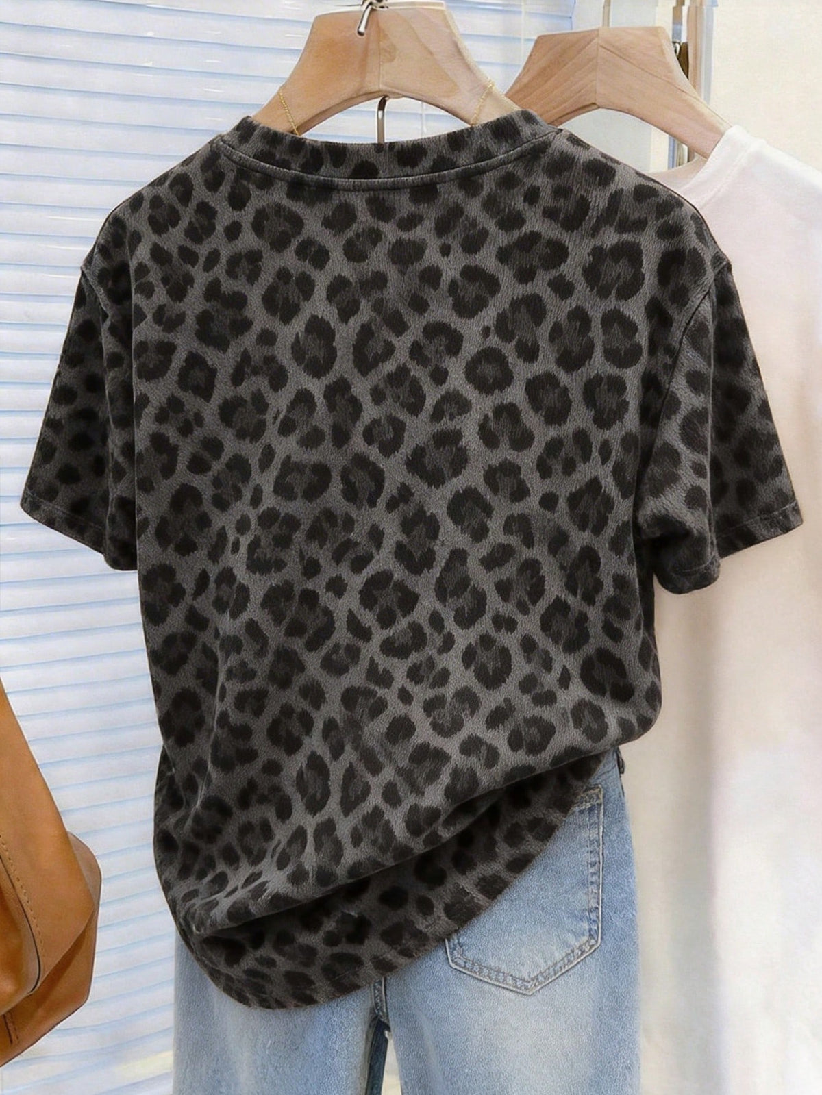 Women's Leopard Print Casual Round Neck Short Sleeve T-Shirt