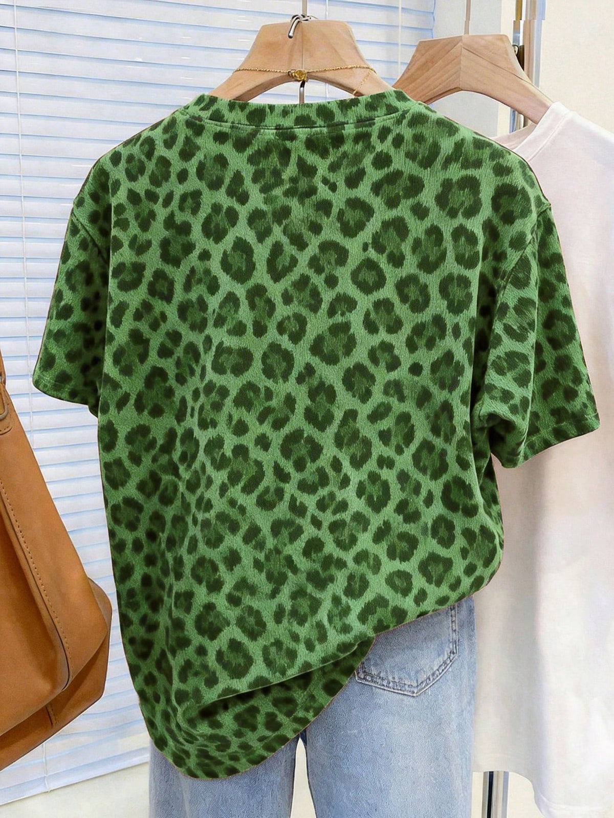 Women's Leopard Print Digital Pattern Crew Neck T-Shirt
