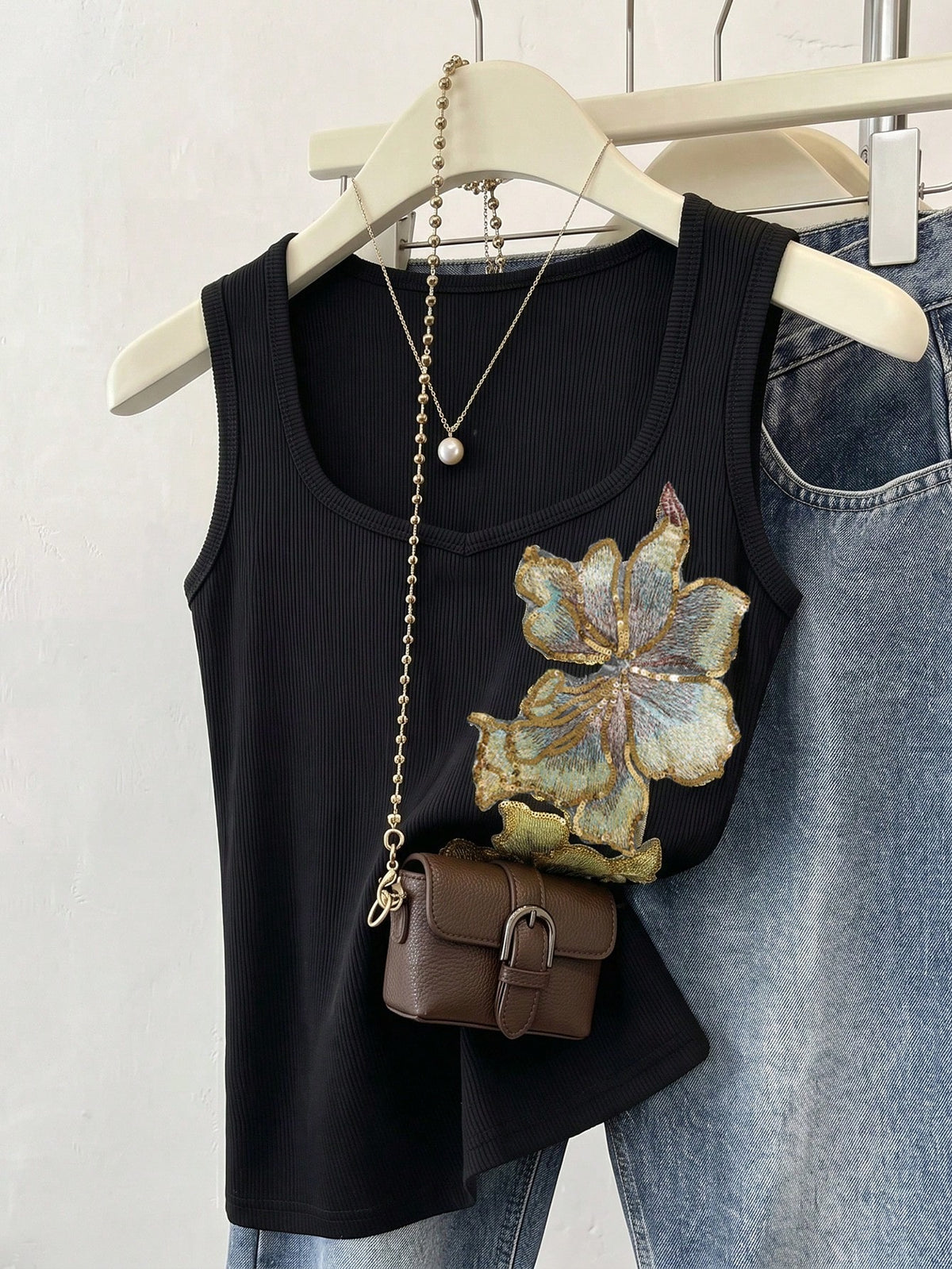 Women's French Retro Floral Sequin Embroidered Tank Top