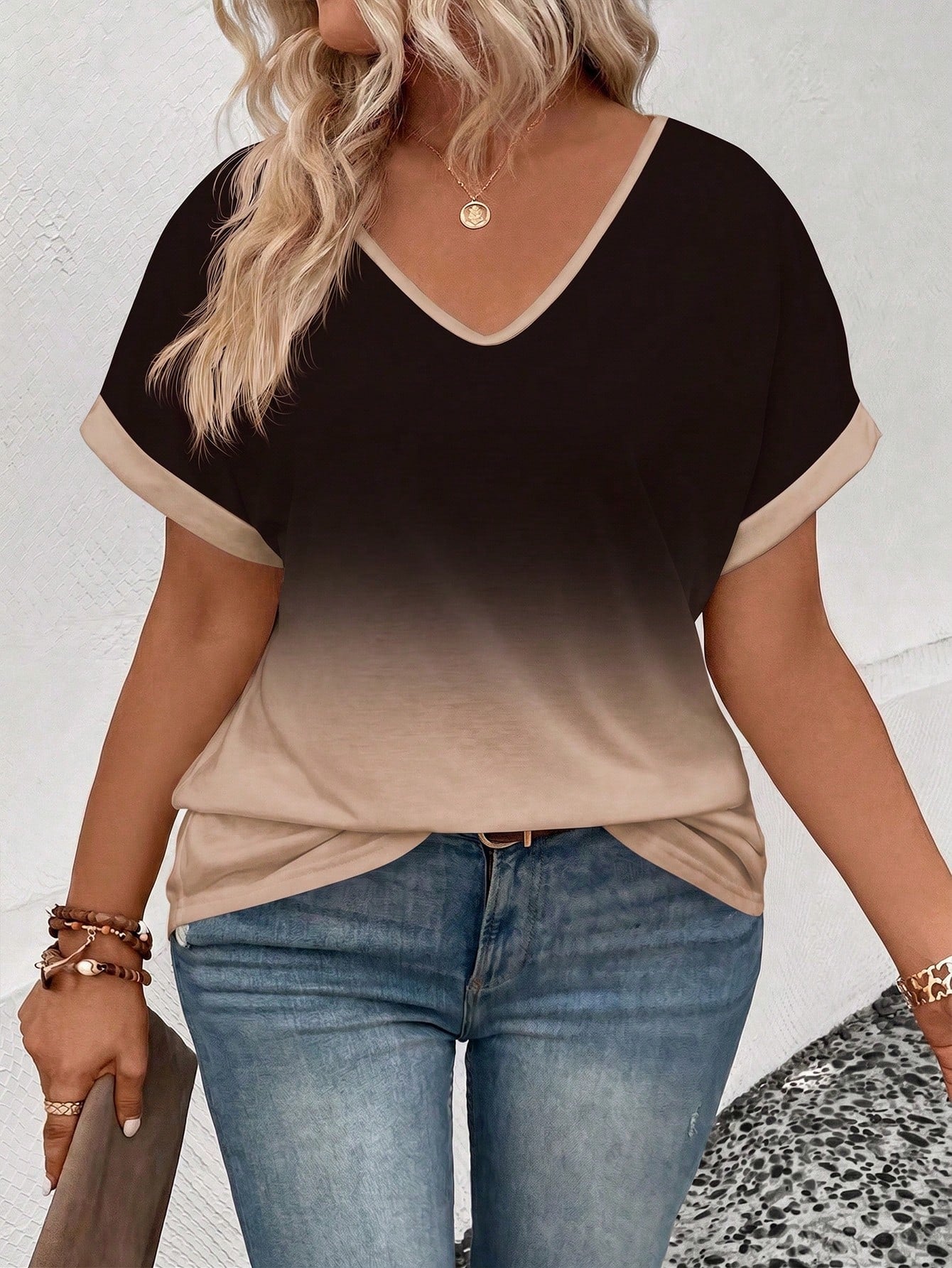 Women's Plus Size Gradient V-Neck Rolled Short Sleeve T-Shirt