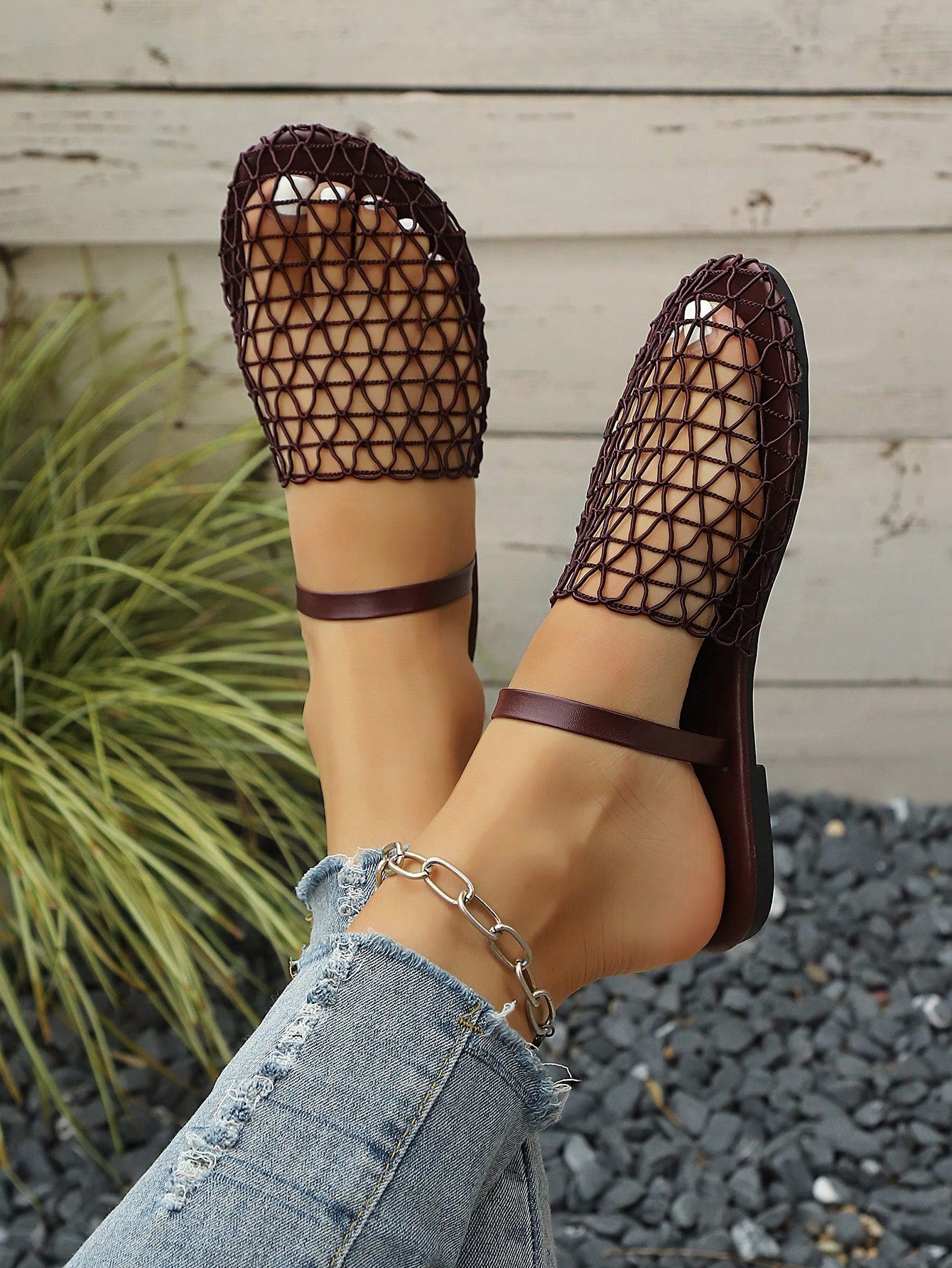 Women's Casual Cutout Mesh Strap Flat Beach Sandals