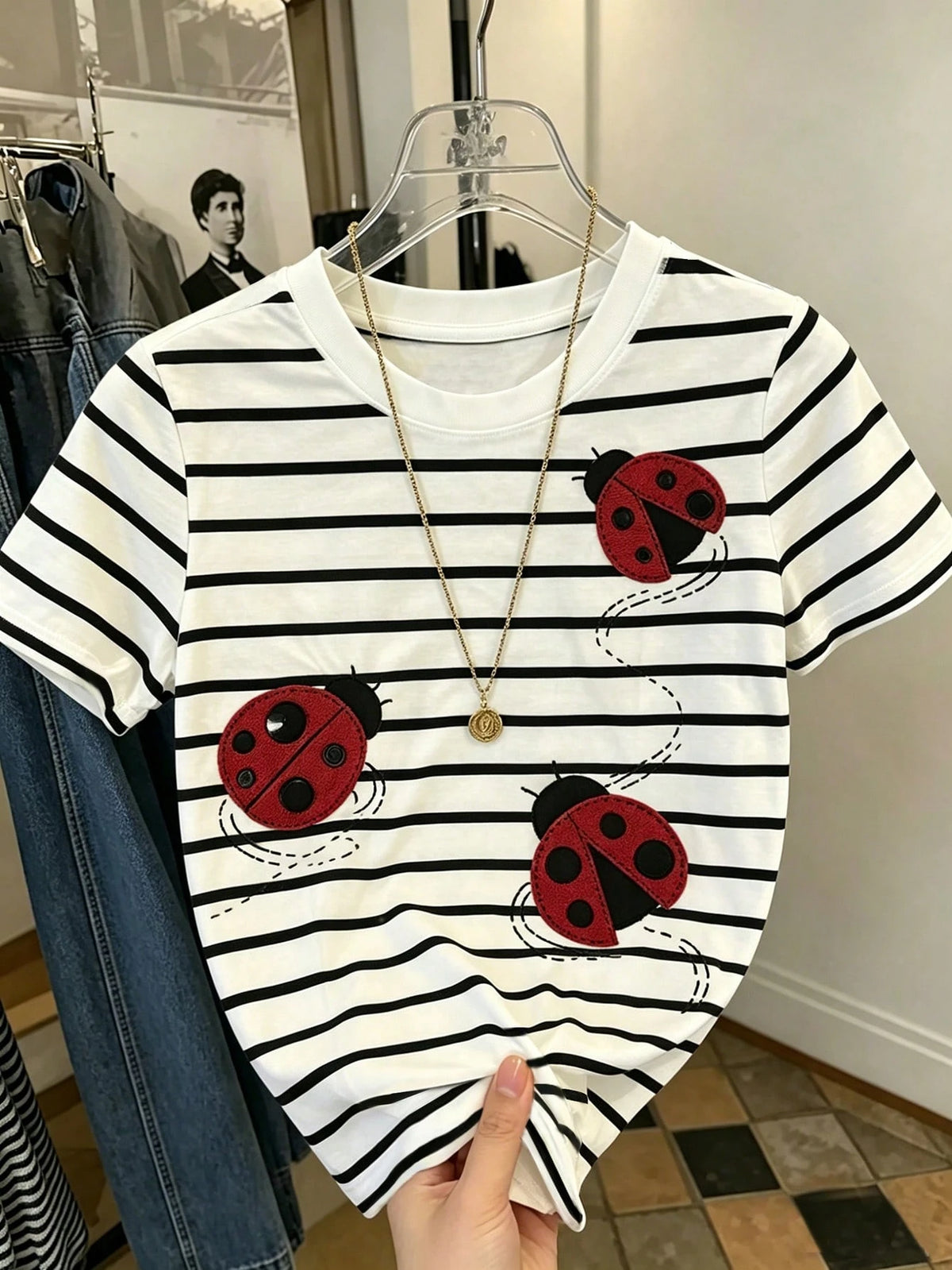 Franclia Camiseta de mujer de cuello redondo de manga corta con estampado de rayas casual, camiseta de mujer de cuello redondo de ajuste regular con estampado minimalista y de mariquita de moda, un regalo para una amiga