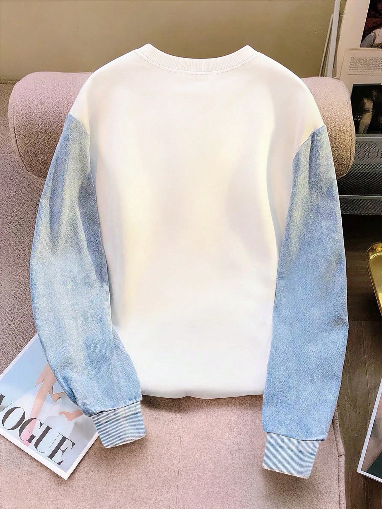 Women's Sequined Bow Graphic Print Round Neck Sweatshirt