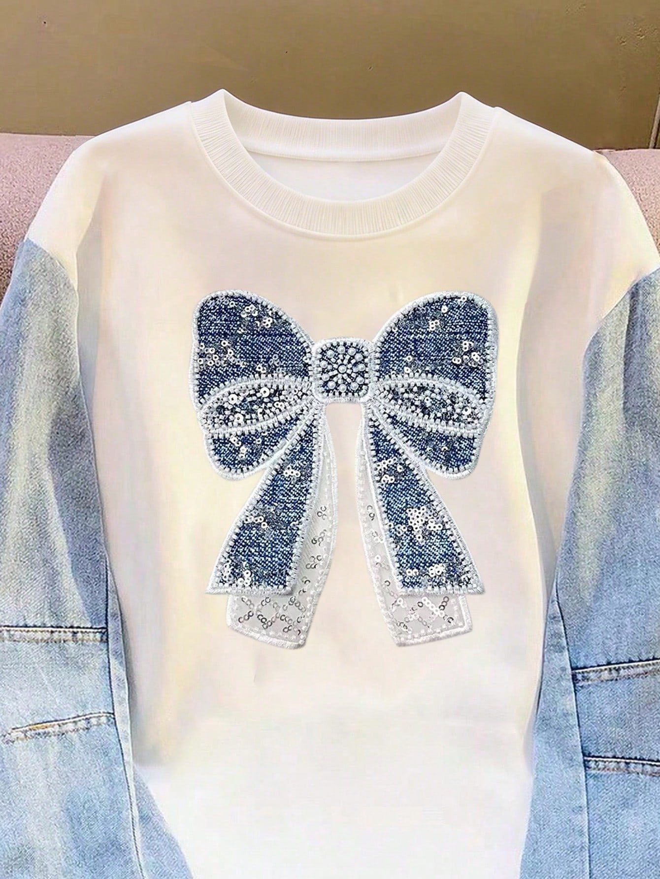 Women's Sequined Bow Graphic Print Round Neck Sweatshirt