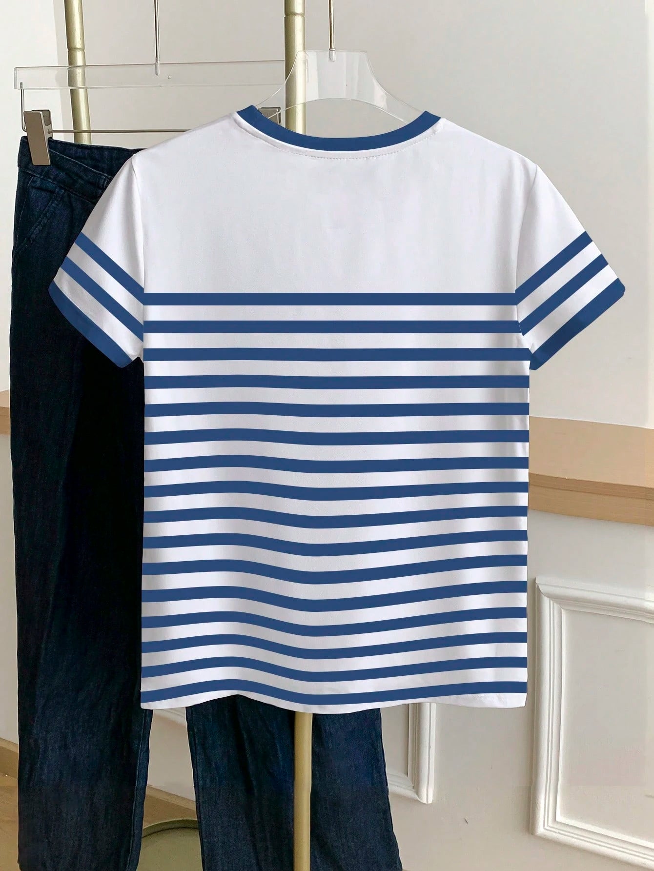 Women's Round Neck Heart Print Casual T-Shirt