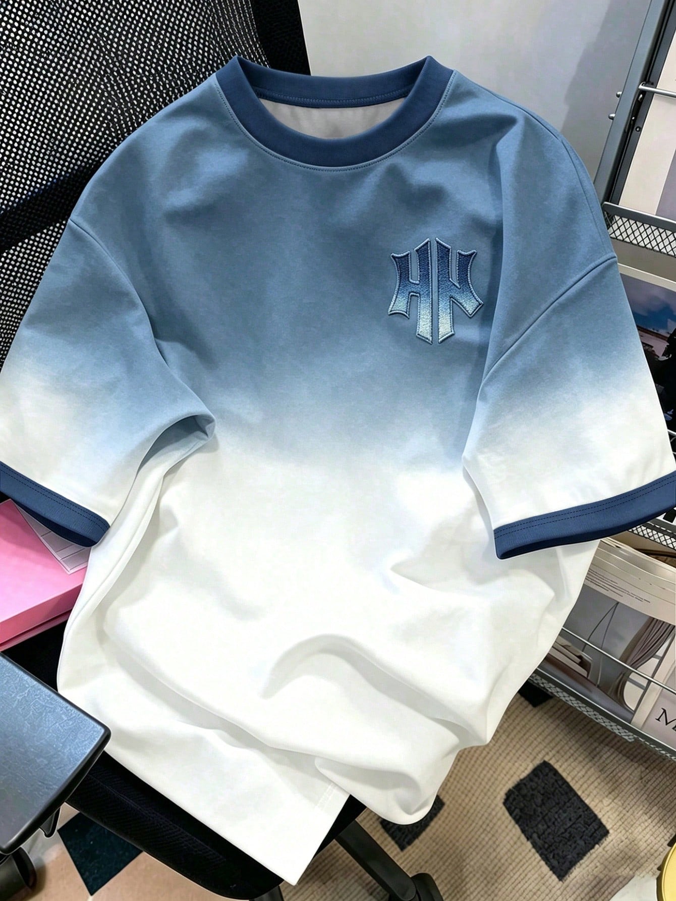 Manfinity Joysei Men's Blue-White Gradient Logo Graphic Tee