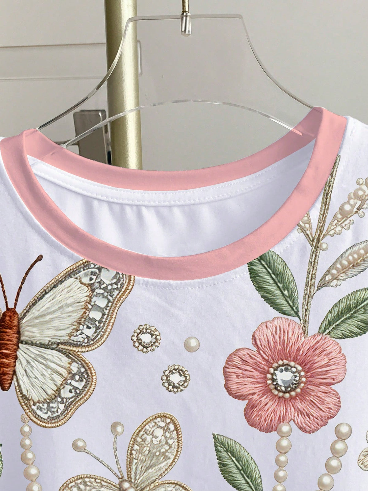 Women's Romantic Butterfly Floral Print Contrast Trim T-Shirt