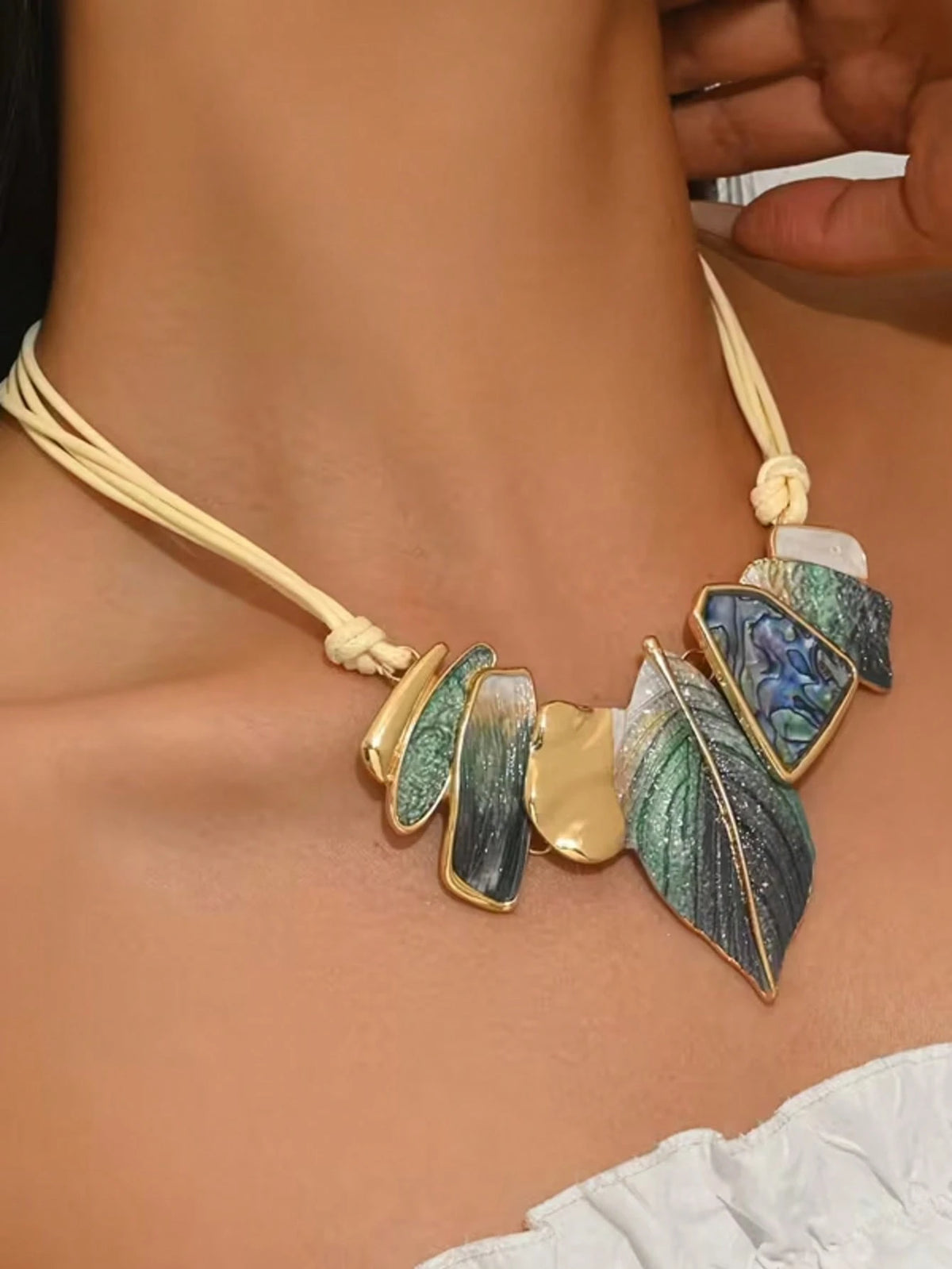 Women's Bohemian Green Leaf PU Leather Rope Necklace