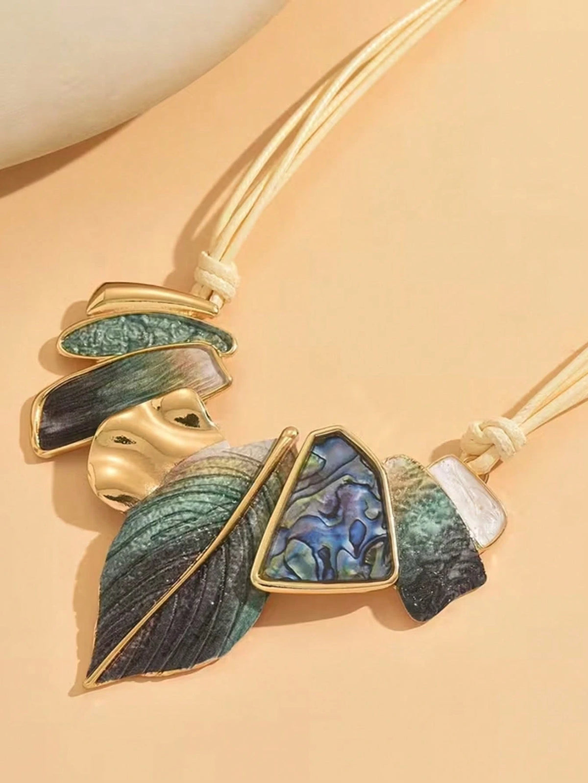 Women's Bohemian Green Leaf PU Leather Rope Necklace
