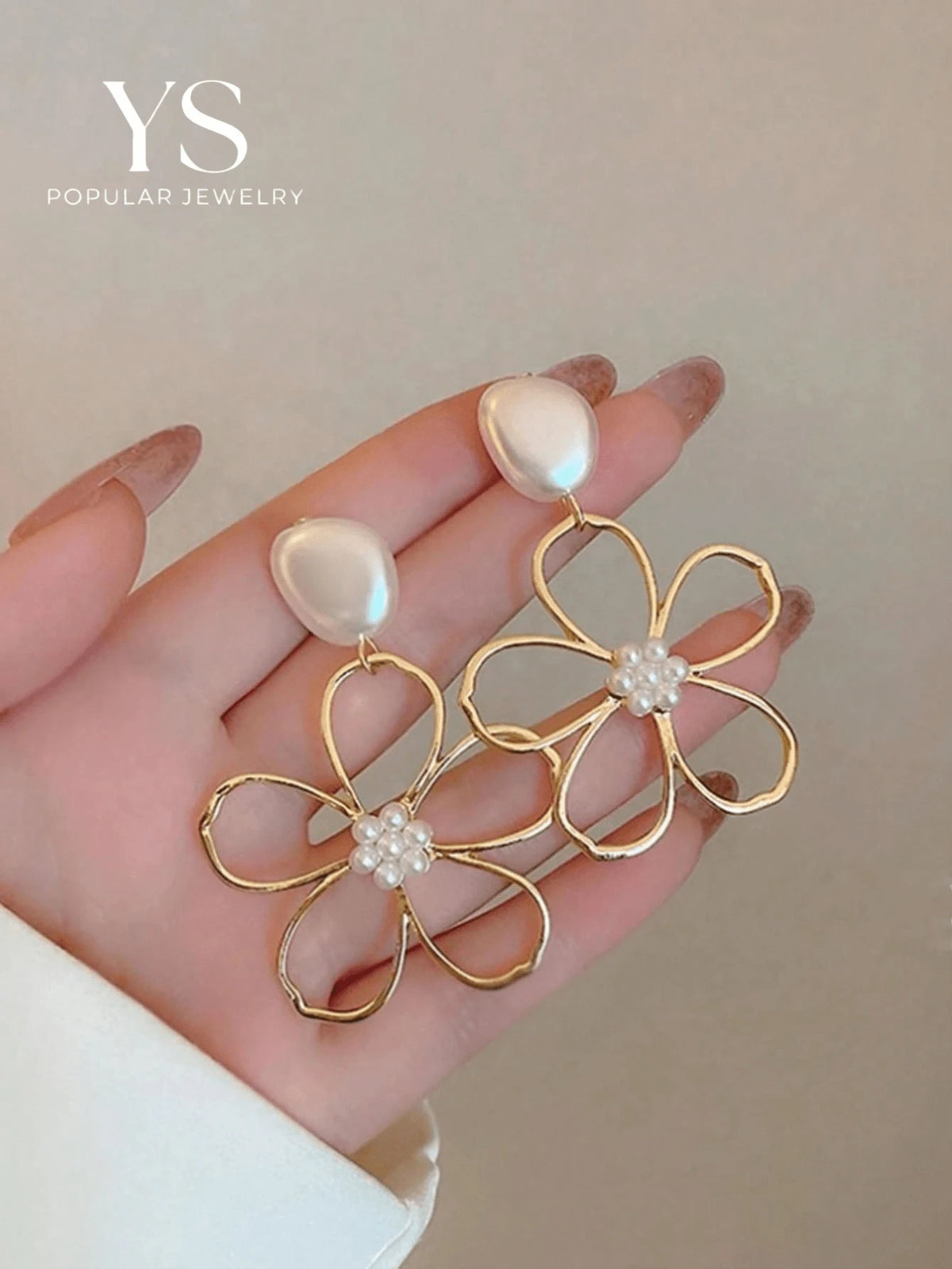 Women's Fashion Carved Flower Faux Pearl Dangle Earrings
