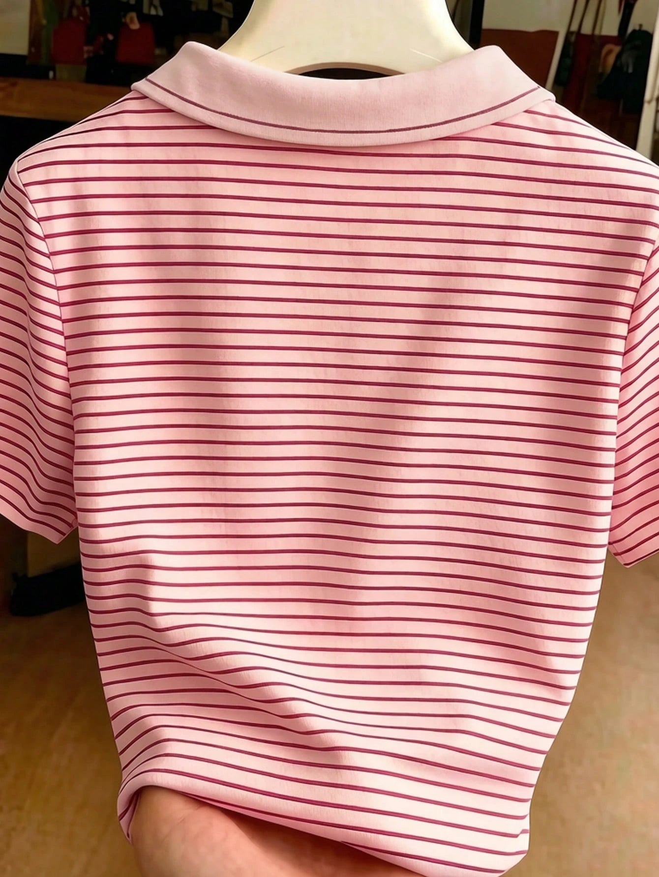 Women's Digital Print Collared Slim Fit Short Sleeve T-Shirt