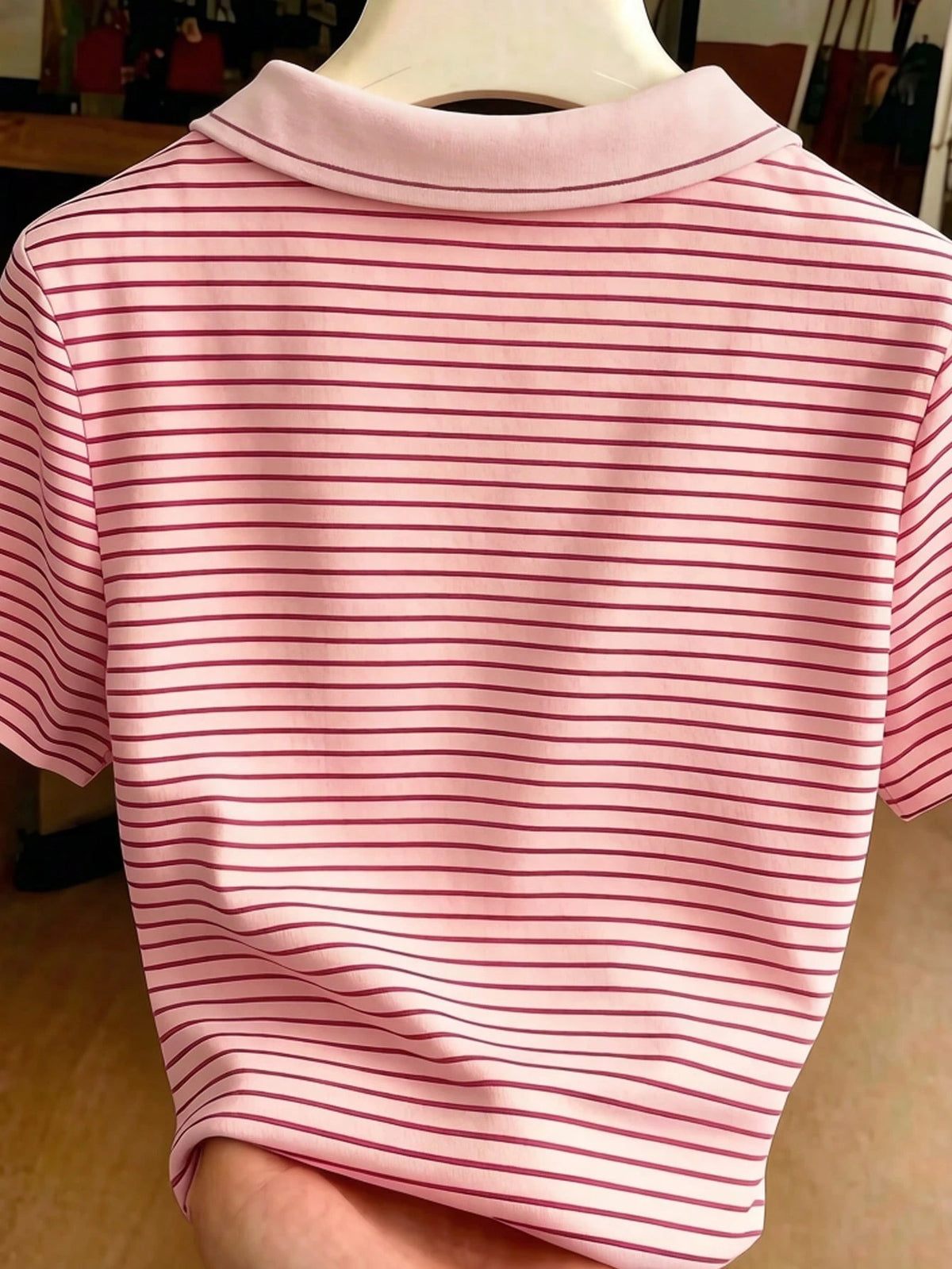 Women's Digital Print Collared Slim Fit Short Sleeve T-Shirt