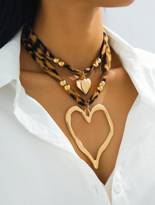 Shein 2pcs/Set Vintage Exaggerated Leopard Print Hollow Heart Pendant Necklace>
