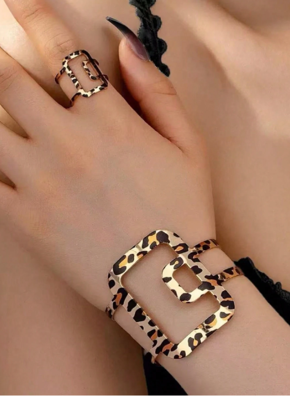 Shein 2pcs Luxury Leopard Print Stainless Steel Bracelet & Ring Set>