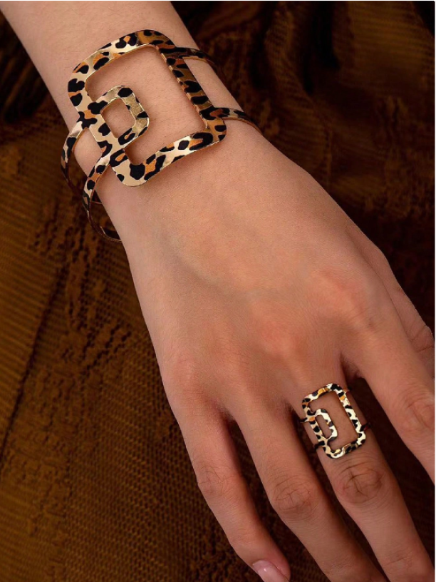Shein 2pcs Luxury Leopard Print Stainless Steel Bracelet & Ring Set>