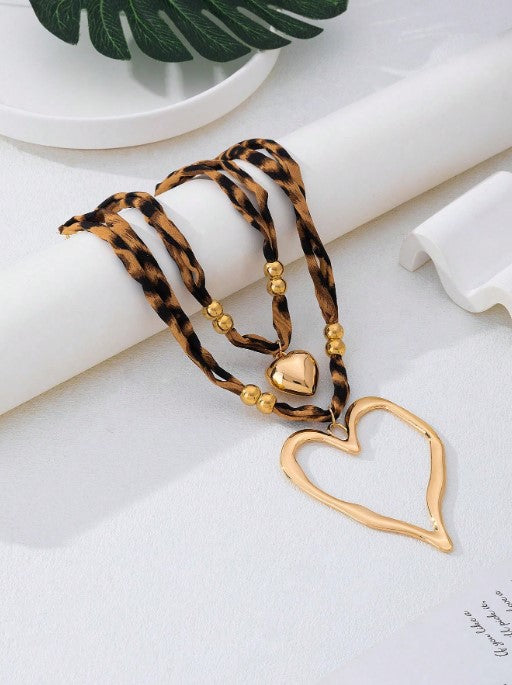 Shein 2pcs/Set Vintage Exaggerated Leopard Print Hollow Heart Pendant Necklace>