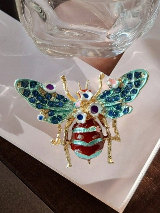Shein 1pc Exquisite Bee Brooch With Rhinestone Decor Women's Lapel Pin Elegant Jewelry Accessory >