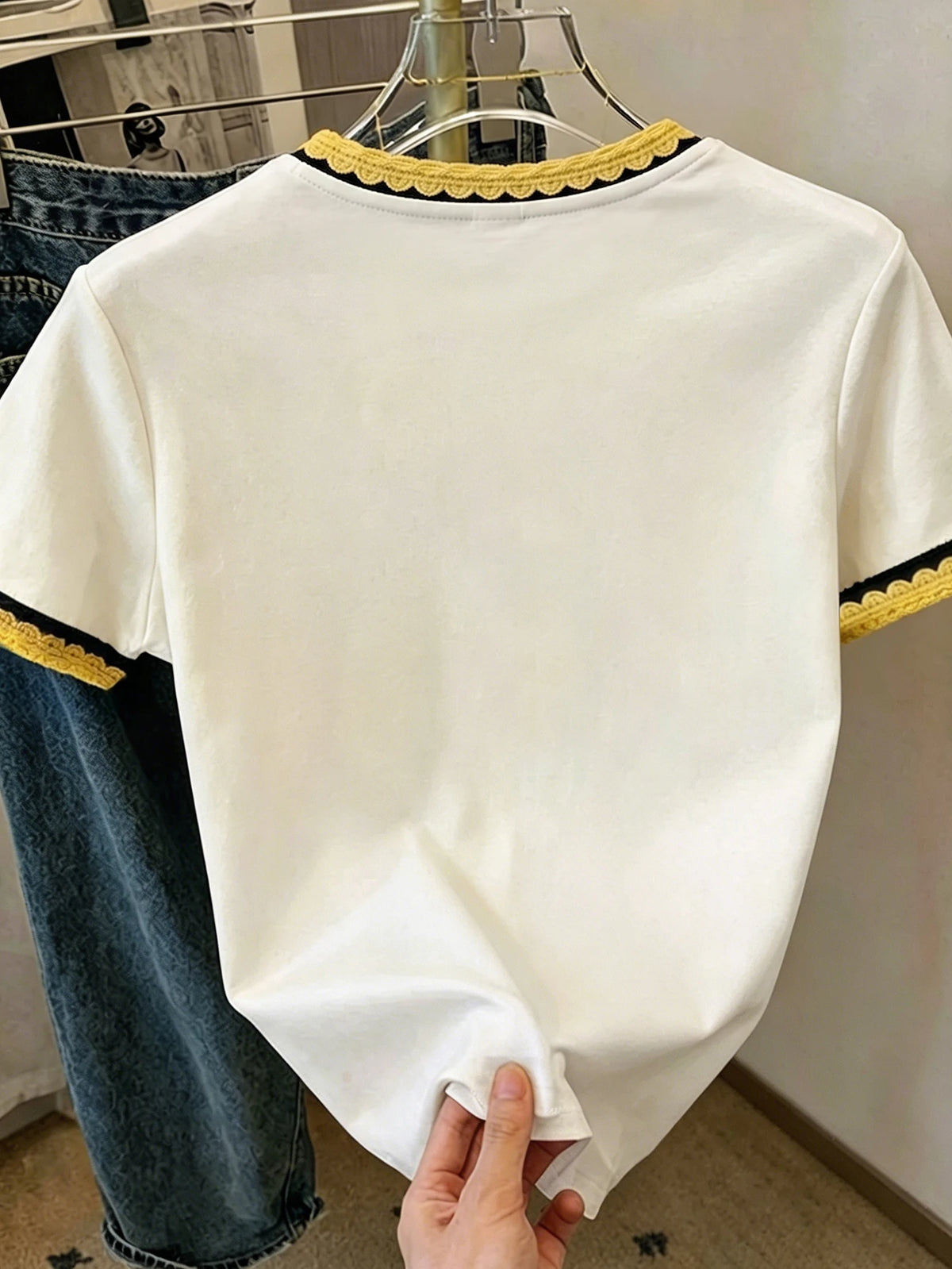 Women's Casual Bee Daisy Graphic Crew Neck T-Shirt
