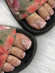 Shein 24pcs White French Tip Short Square Press On Toenails With 3D Butterfly Designs>