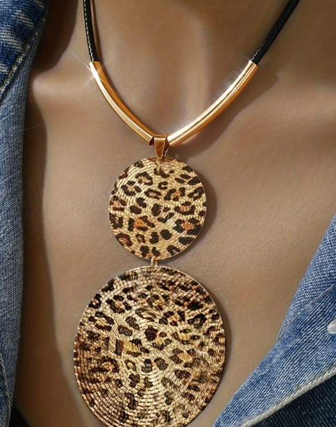Shein 1pc Retro Spiral Pattern Circle Choker Necklace +