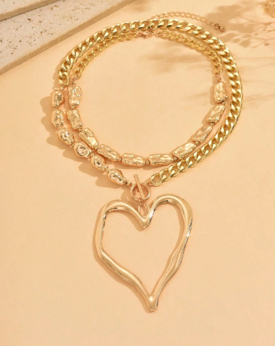 Shein 2pcs Vintage Exaggerated Fashion Metal Heart Pendant Necklace >