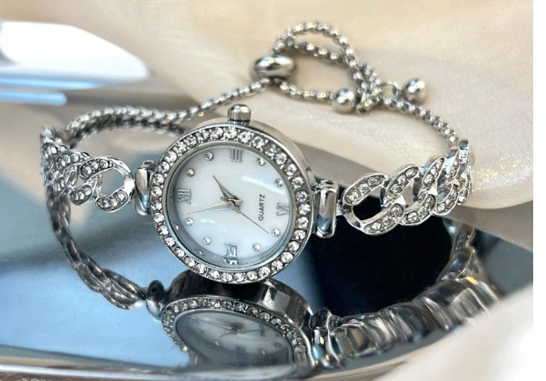 Shein 1pc Fashionable Women's Bracelet Watch With Rhinestone +