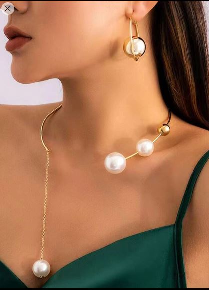 Shein 1pc Faux Pearl Choker Necklace & 1pair Golden Metallic Circle Earrings /