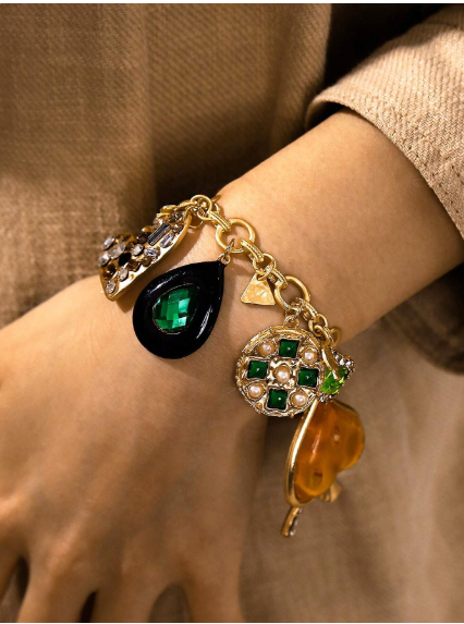 Shein 1pc Exaggerate Luxury Gold Heart Locket Charm Flower, Heart, Cherry Water Drop Rhinestone Decor Bracelet>