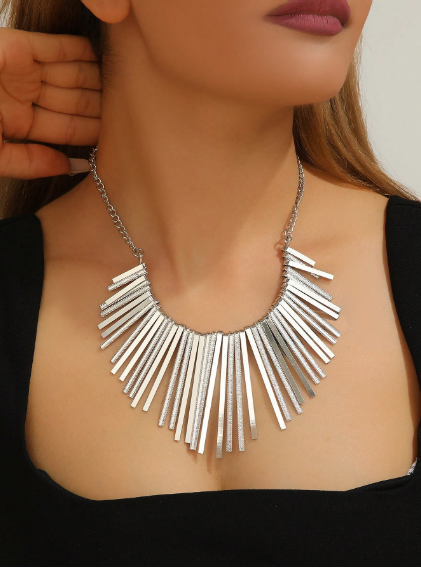 Shein Women's Fashionable Long Floral Metallic Tassel Punk Necklace