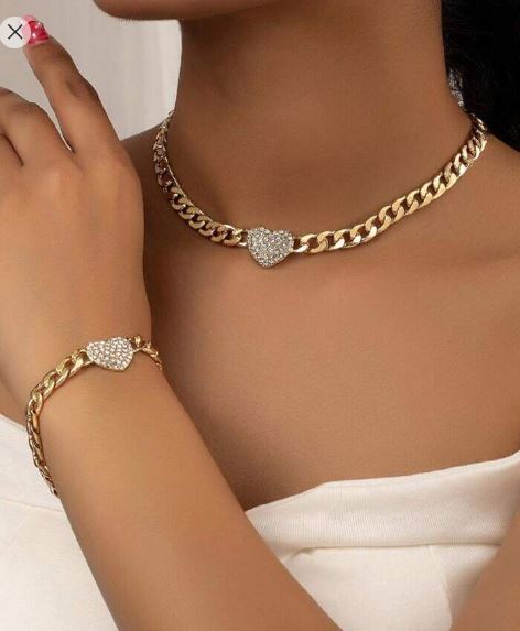 Shein 2pcs/Set Exquisite Rhinestone Heart Décor Jewelry Set */