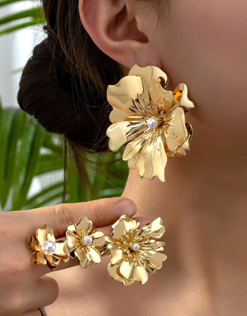 Shein Set Of 4 Pairs Asymmetric Large And Small Flower Inlaid Faux Pearl Lady Earrings +