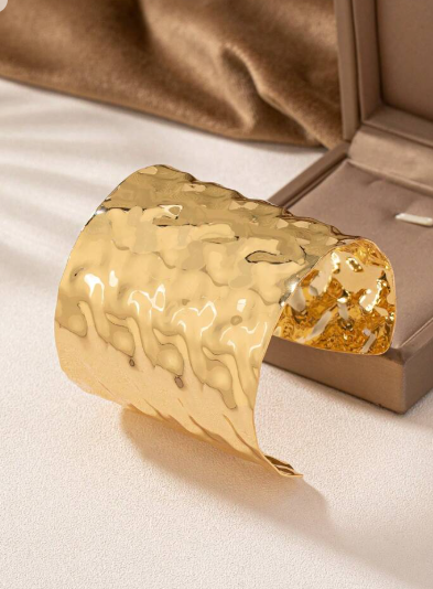Shein 1pc Concave & Convex Textured Simple European American Style All-Match Cuff Bracelet +