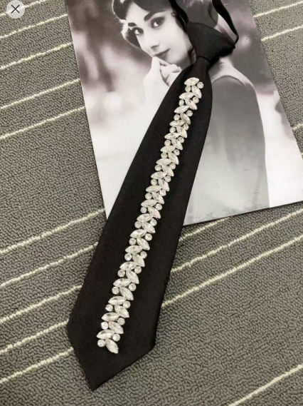Shein 1pc Elegant Sparkling Crystal Decorated Adjustable Necktie +