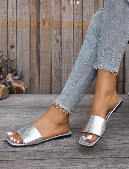 Shein  Crocodile Pattern Slippers, Versatile Metal Decoration Flat, Fashionable Slippers, Size: 43 +