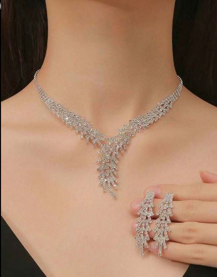 Shein 3pcs Simple Rhinestone Pine Needles Design Necklace & Earrings Set +