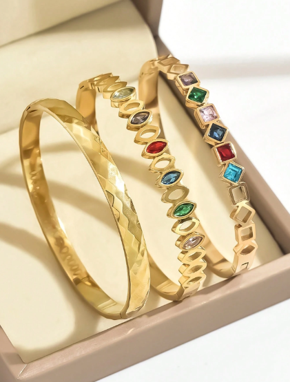Shein 3pcs Stainless Steel Gold-Plated Bracelet Set, 18K Vacuum Electroplated>