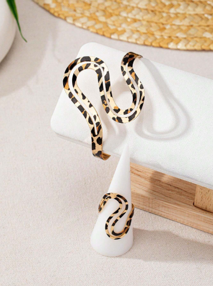 Shein 1pc Twisted Metal Bracelet + 1pc Ring Set