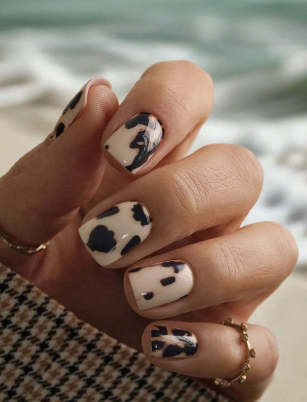 Shein 24pcs Short Square Milky White Dotted Cow Print Press-On Nails -.