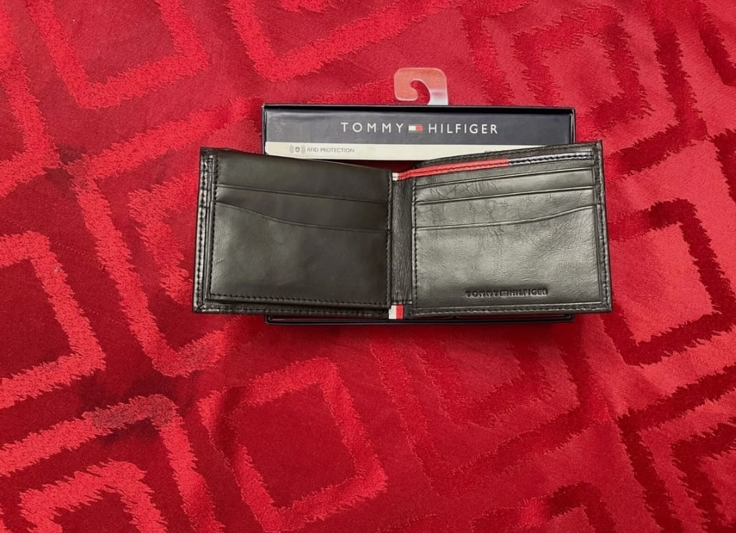 Tommy Men's RFID Bifold Wallet, Removable Pocketmate & Key Fob >