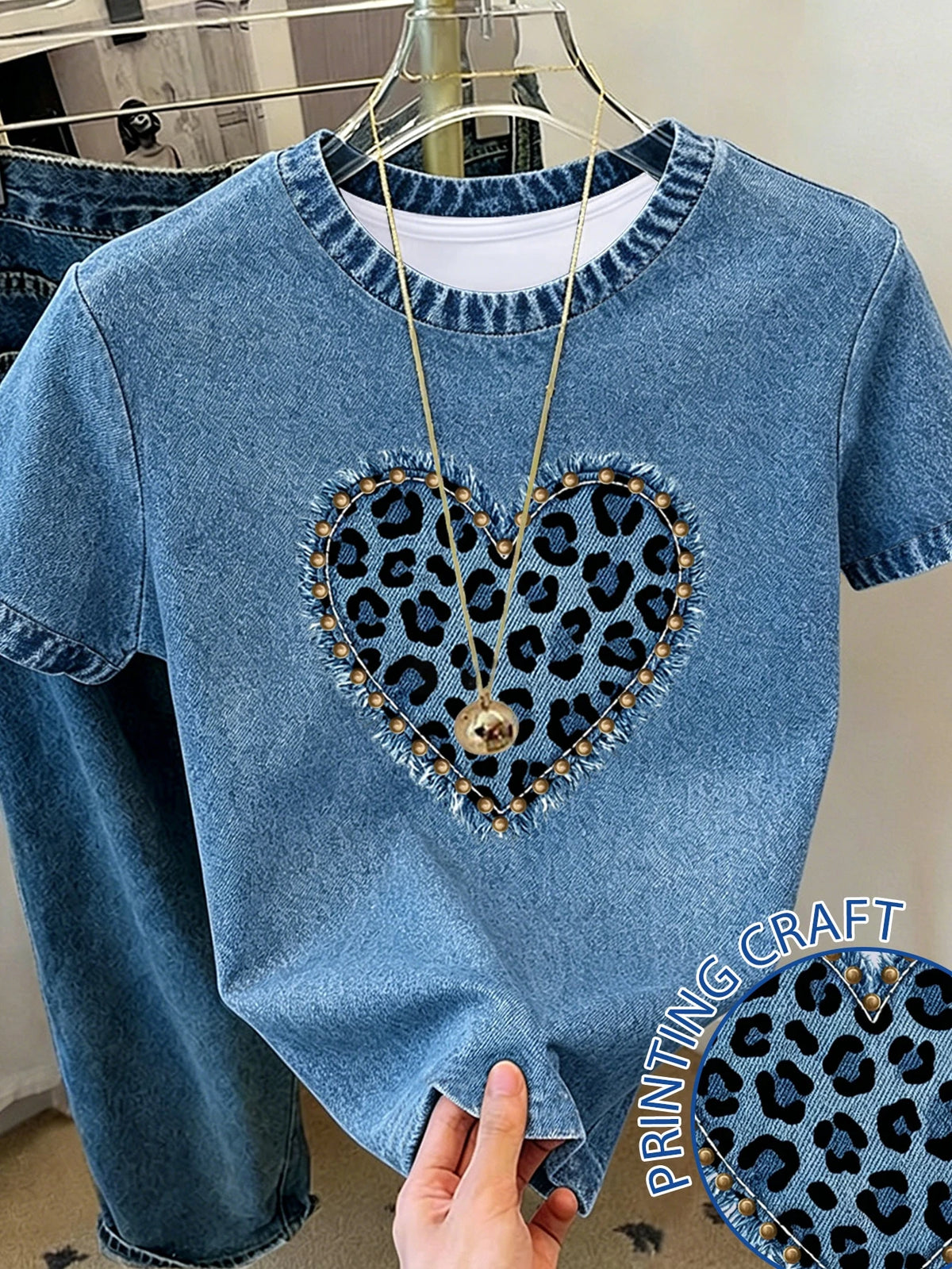 Women's Leopard Heart Print Short Sleeve Crew Neck T-Shirt