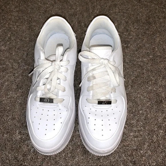 Nike Unisex Air Force One Sage Low, Size: 9 >